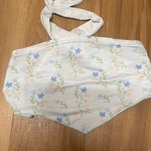 Bandanna top. Ties at back. Size xs